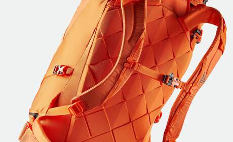 Panneau dorsal avec évacuation de la neige