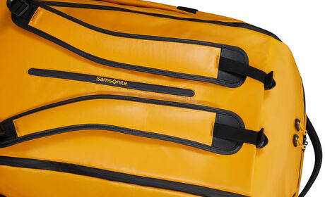 Mit Rucksackträgern