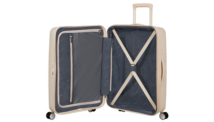 Interior organisation with extra zipped apron pocket 